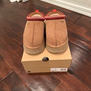 Ugg Tazz Size 8 EUC